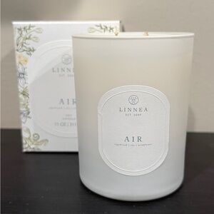 NWT Linnea Air Candle